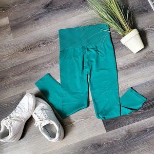 Zenana Outfitters Capri Leggings Green size S/M